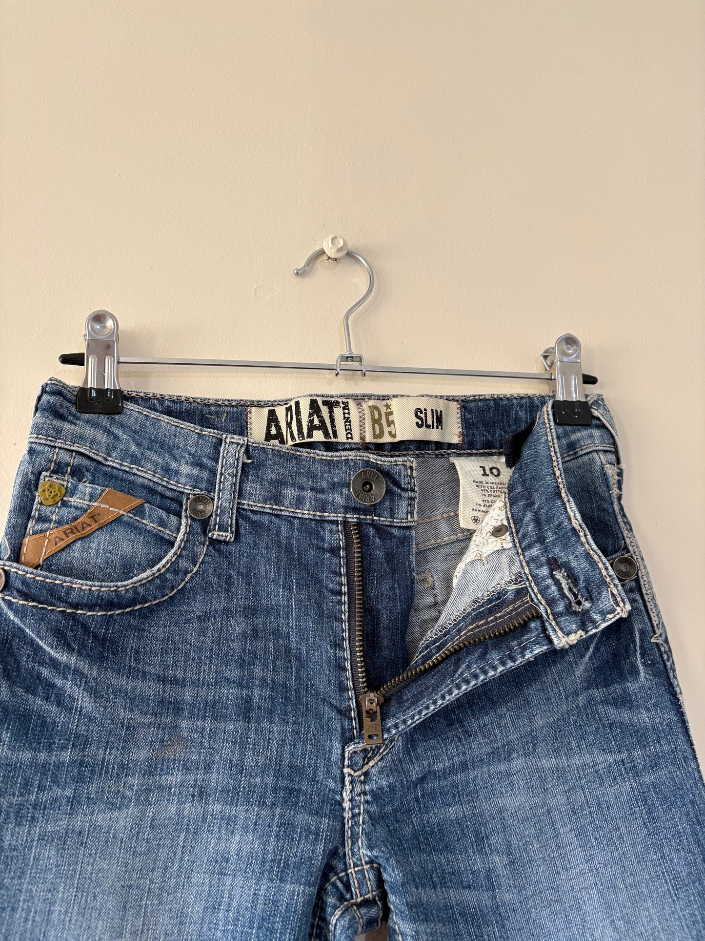 ARIAT (K10)