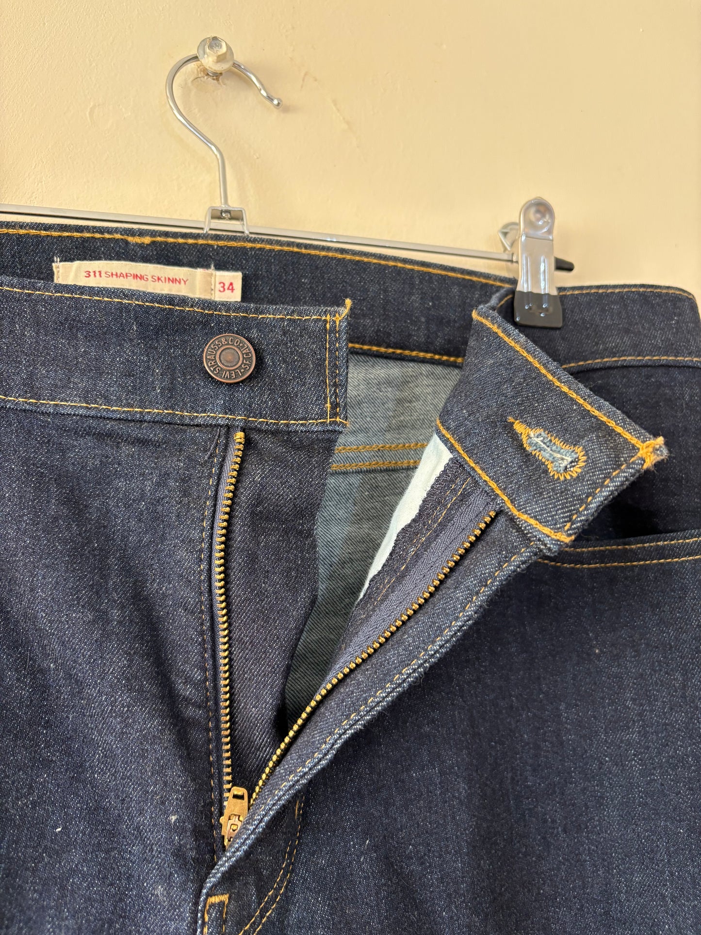 LEVIS (34)