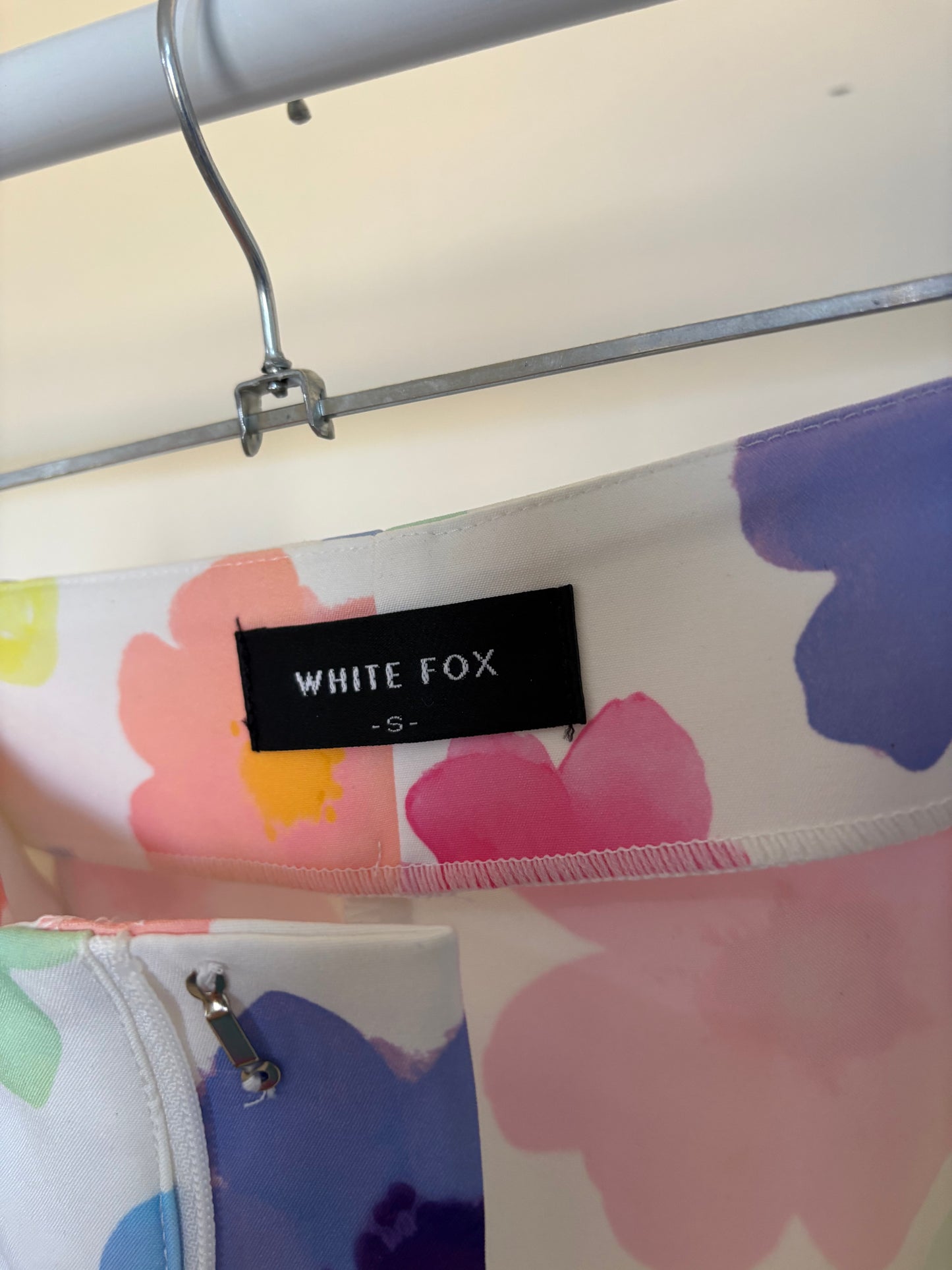 WHITE FOX (S)