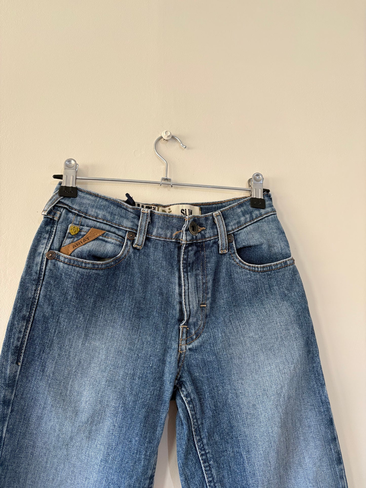 ARIAT (K10)