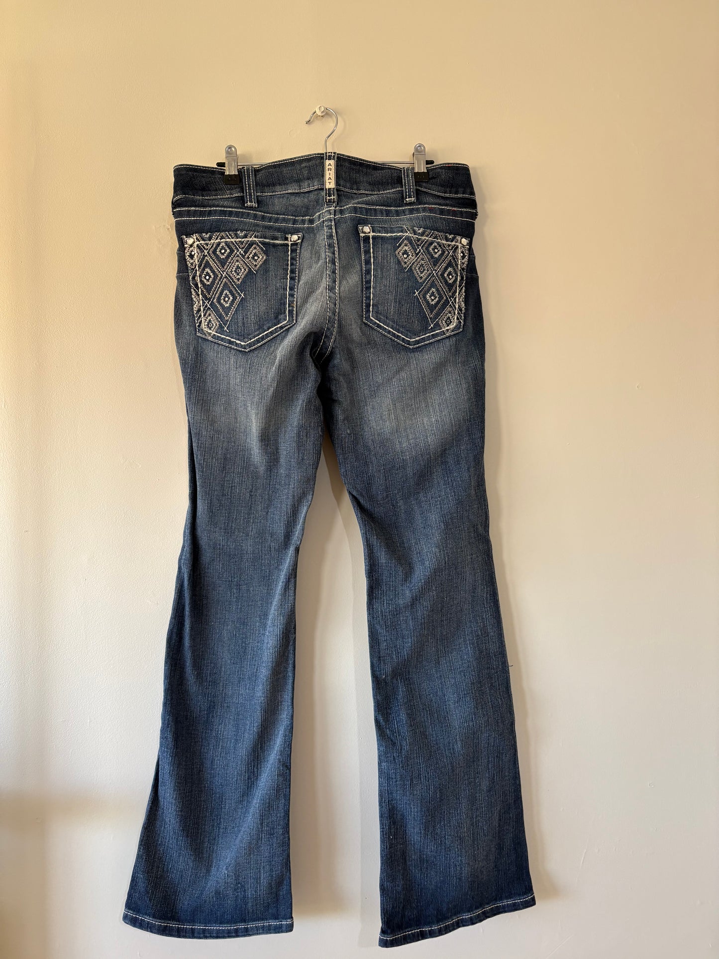 ARIAT (32R)