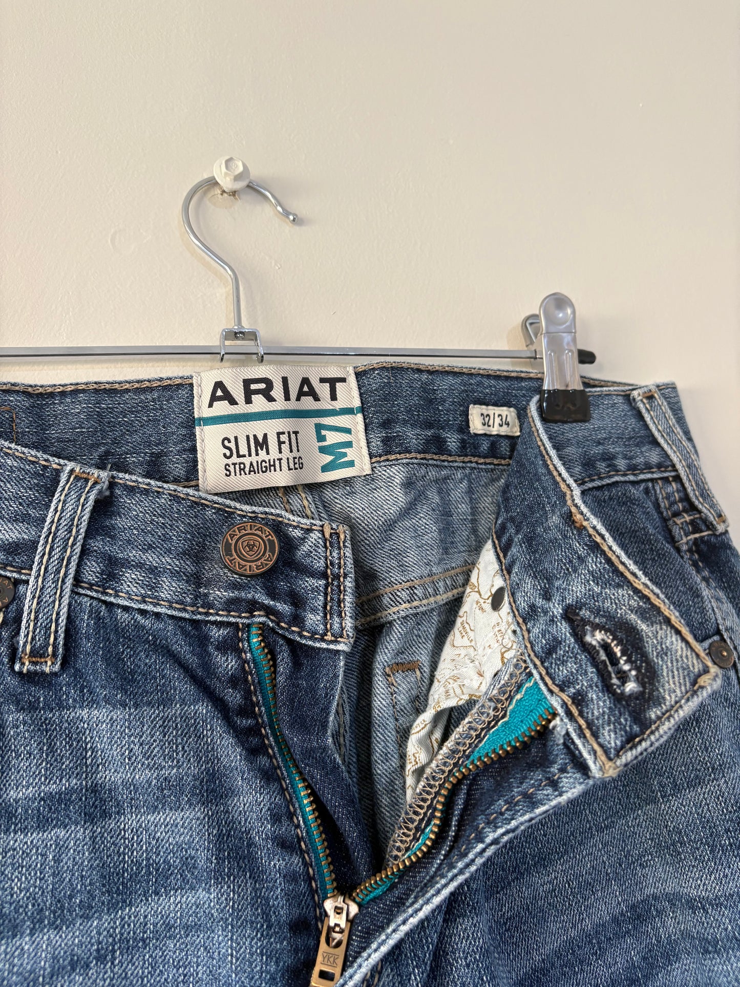 ARIAT (32x34)