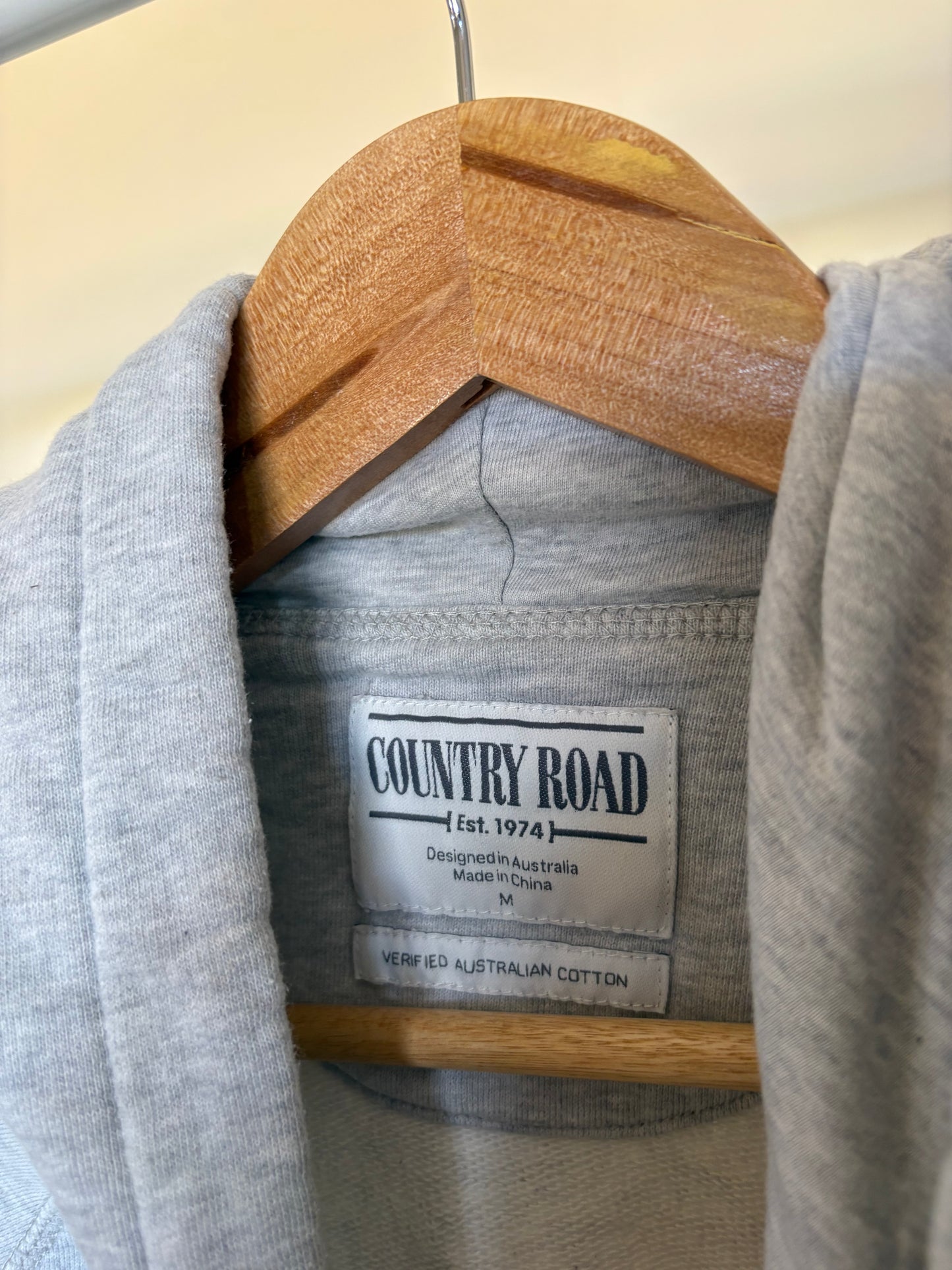 COUNTRY ROAD (M)