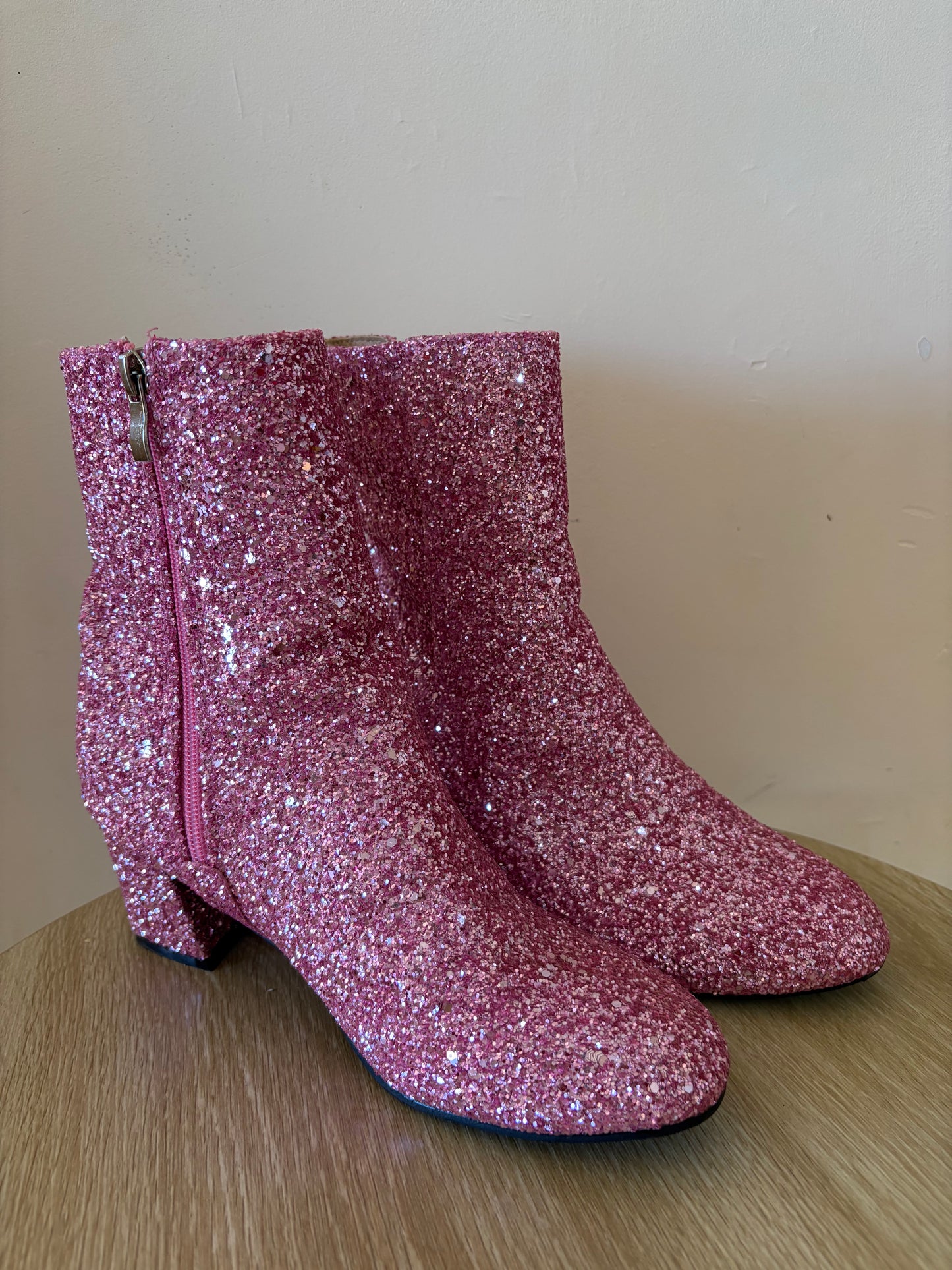 BOOTS (41)