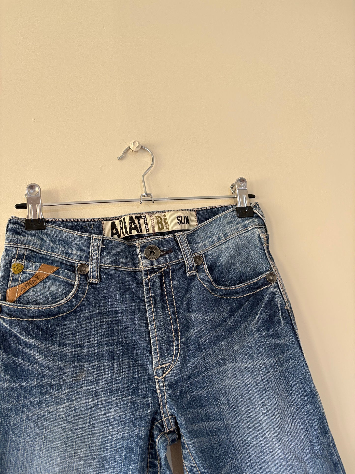 ARIAT (K10)
