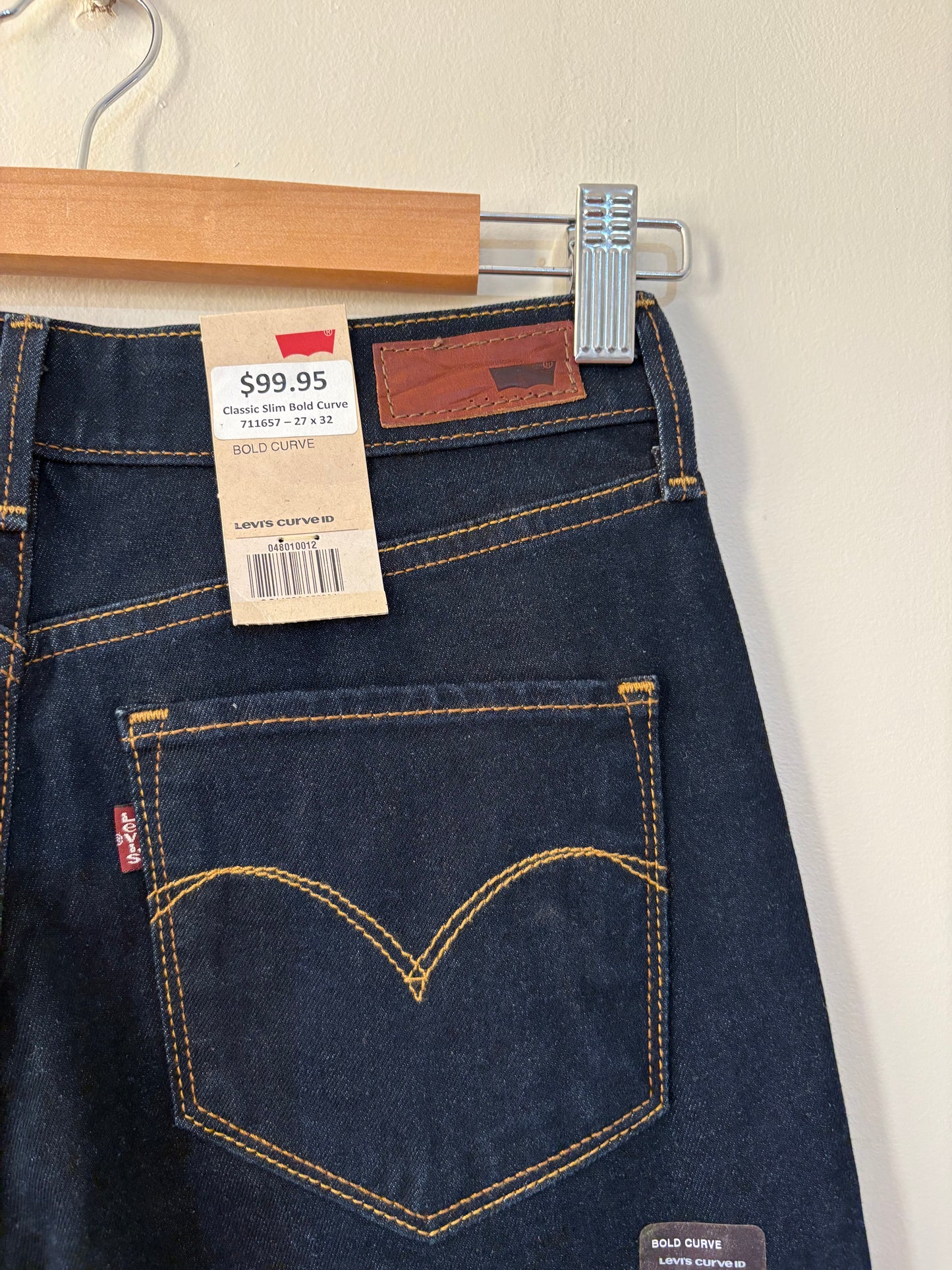 LEVIS (27x32)