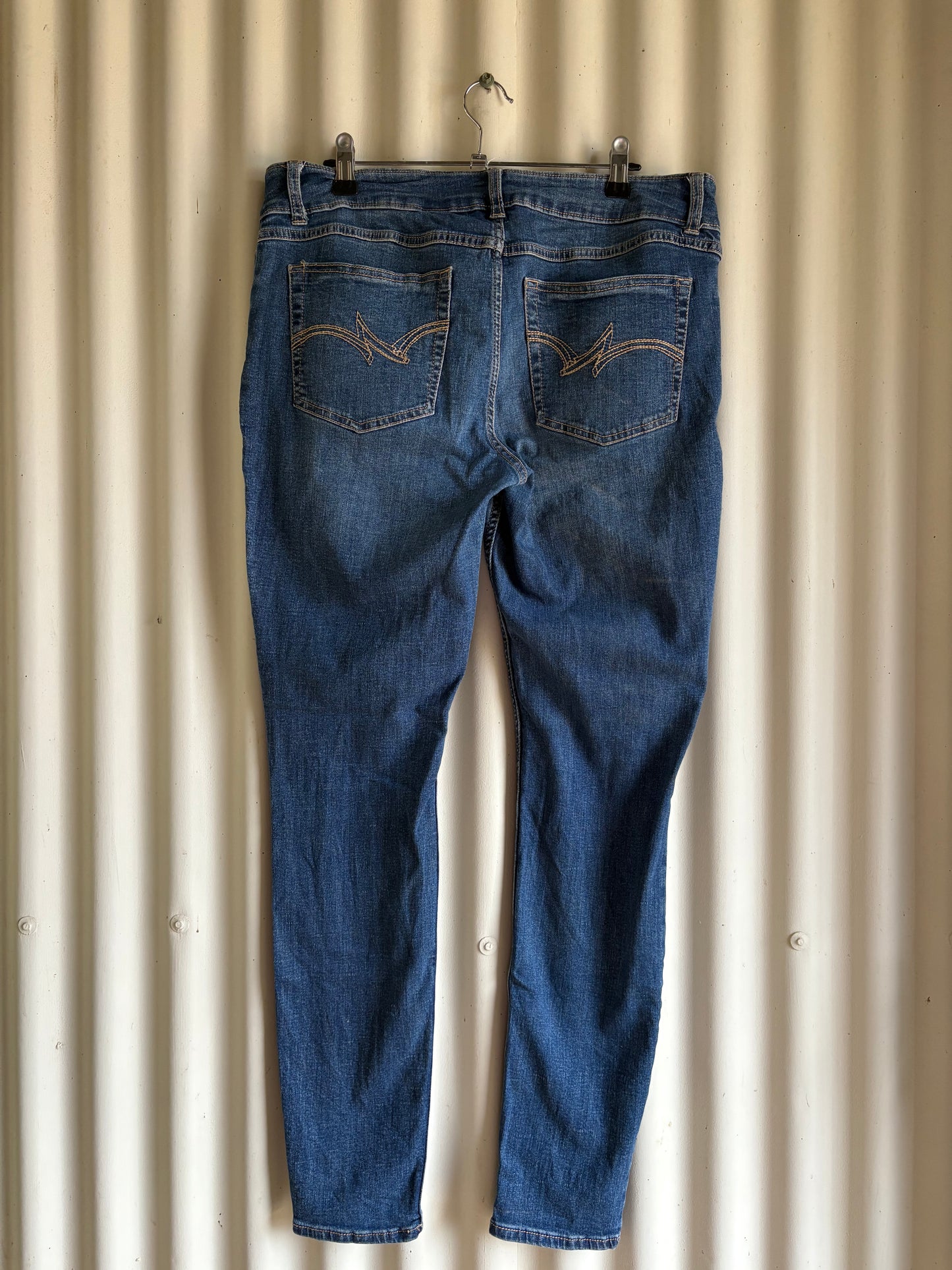 WRANGLER (11x30)