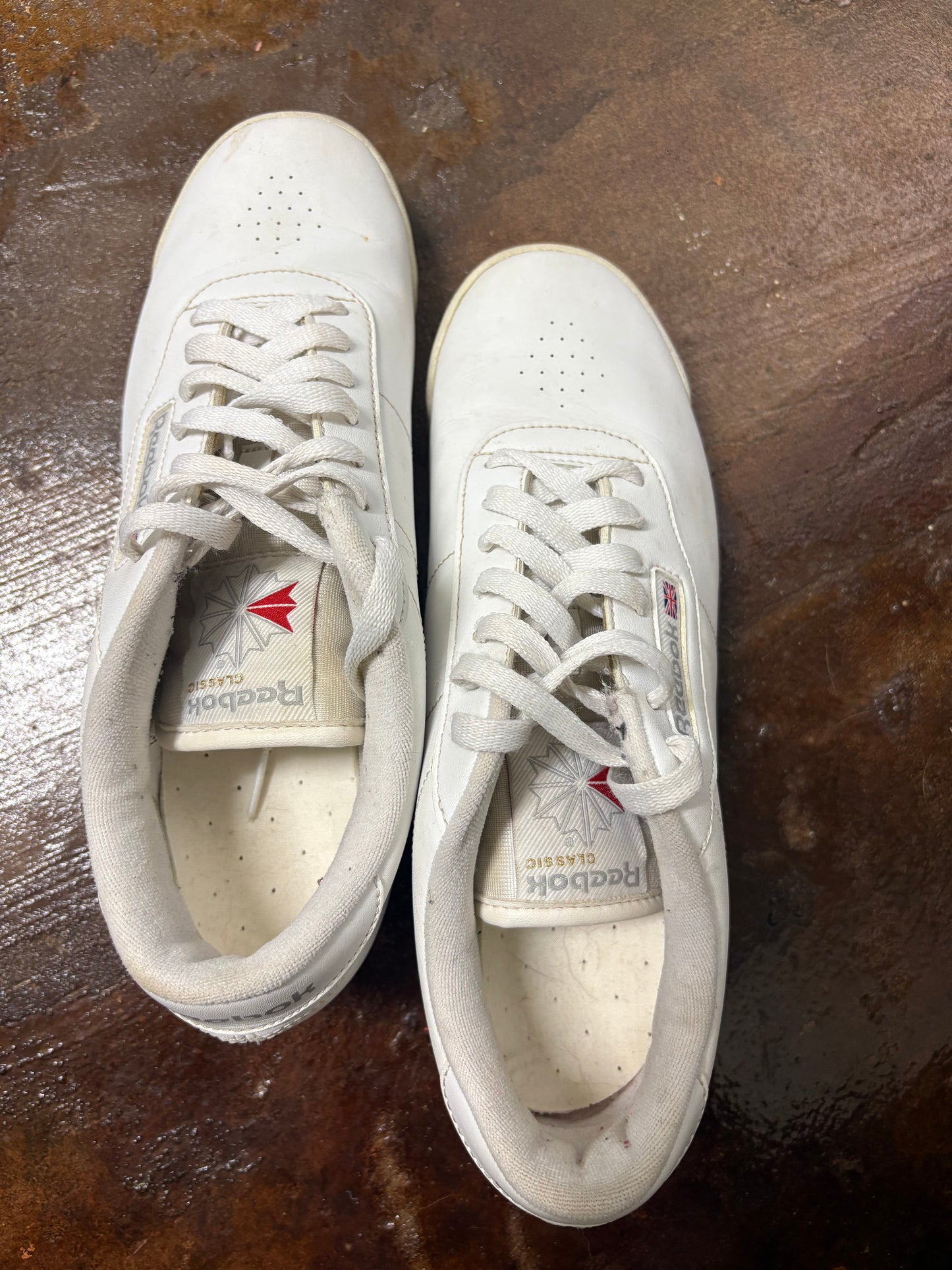 REEBOK (8 1/2)