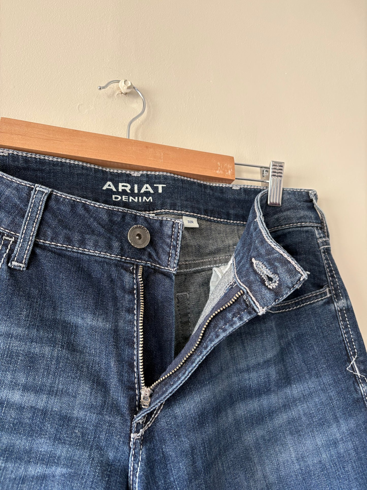 ARIAT (32R)