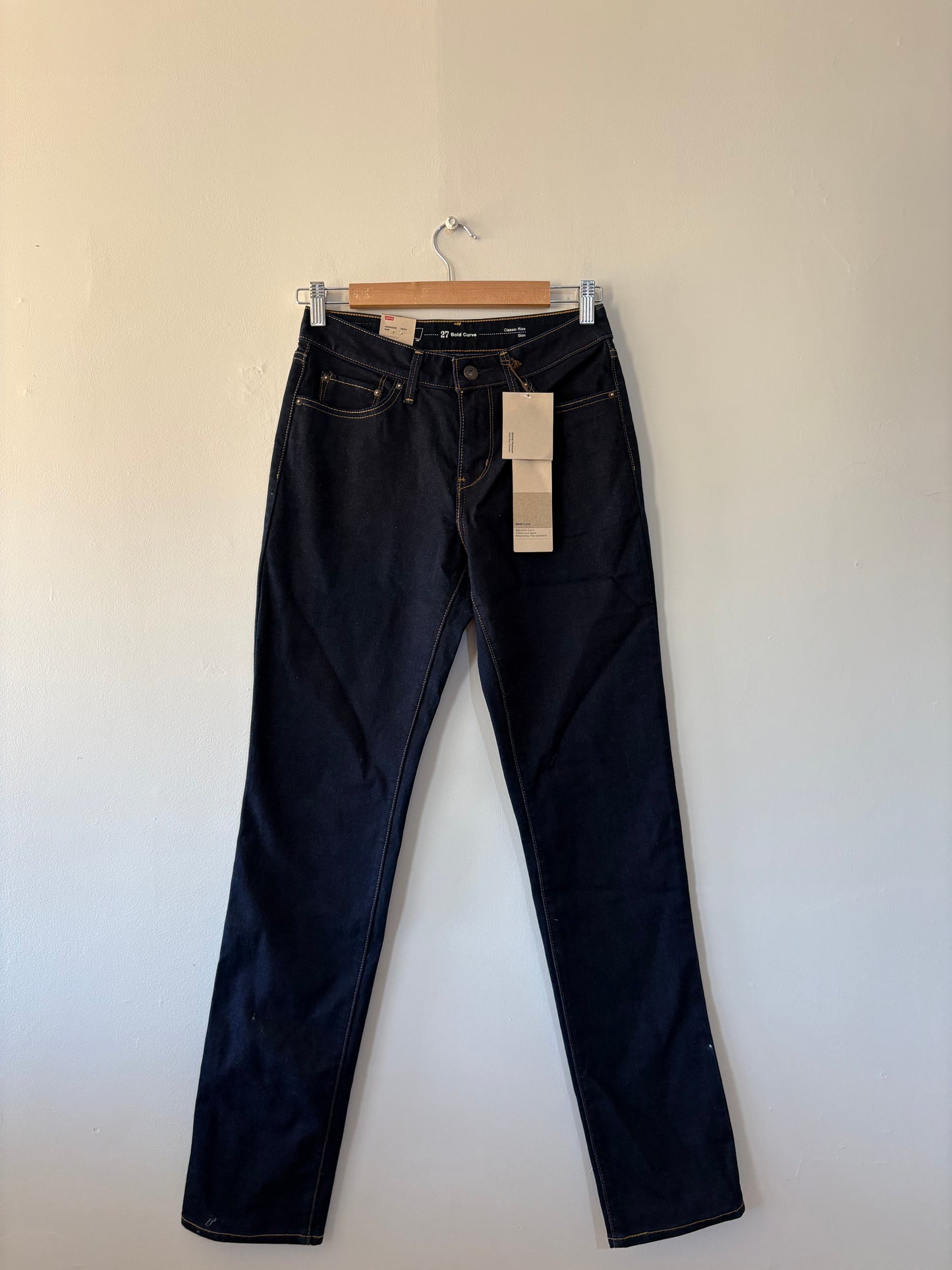 LEVIS (27x32)