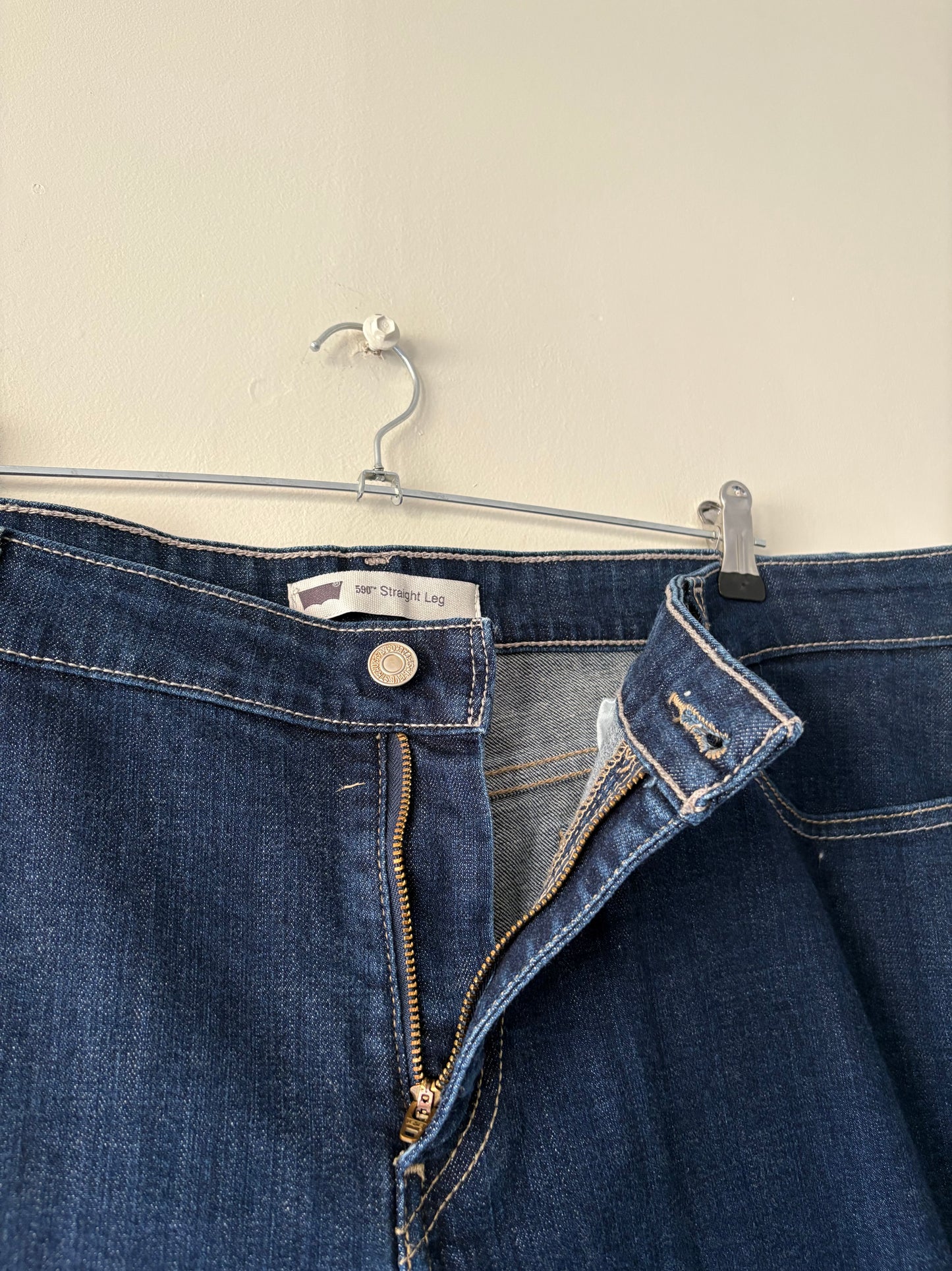 LEVIS (35x32)