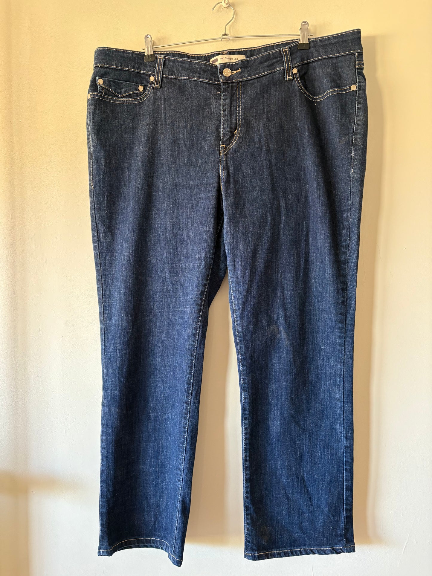LEVIS (35x32)
