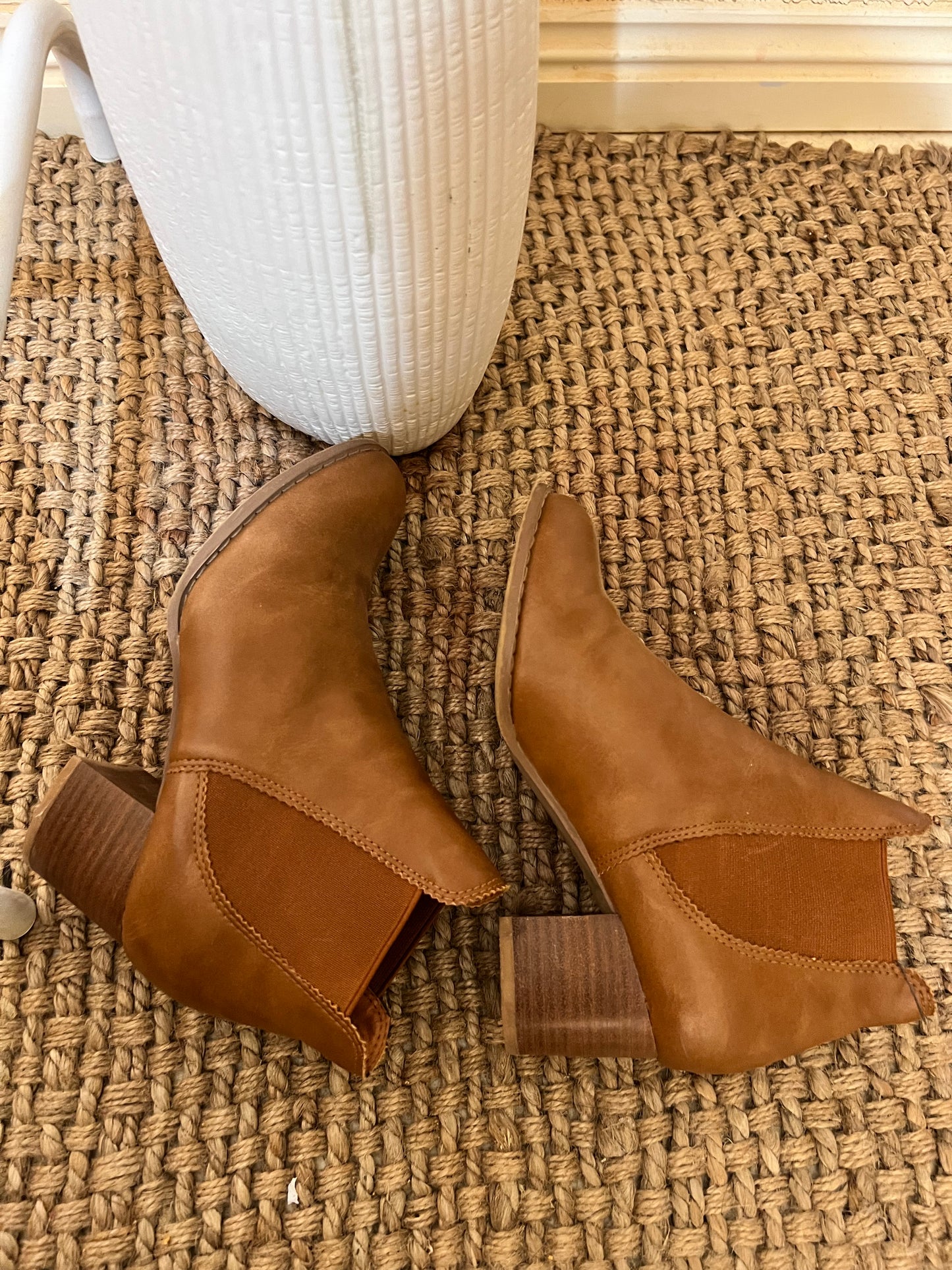 TAN BOOTS (36)