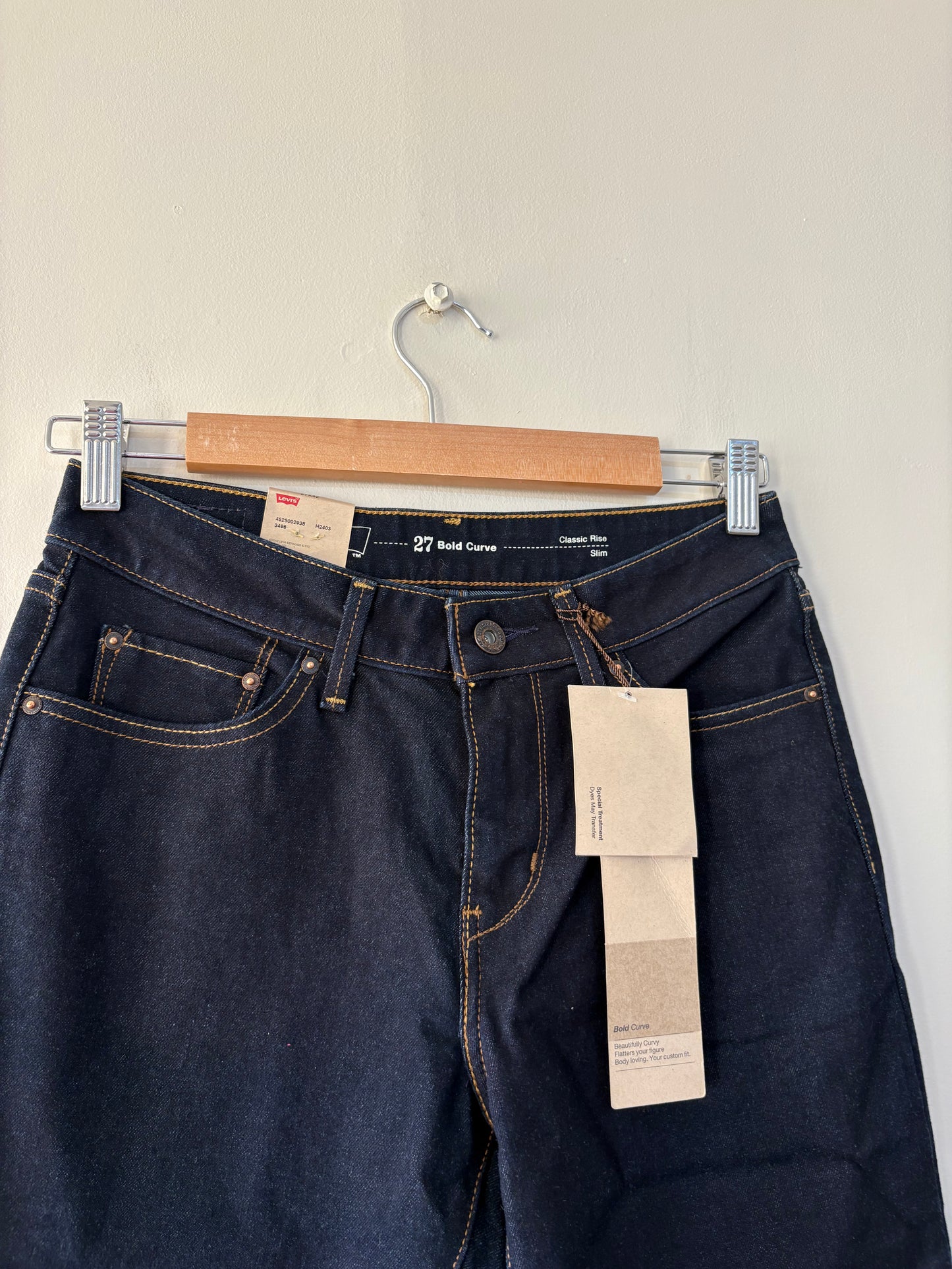 LEVIS (27x32)