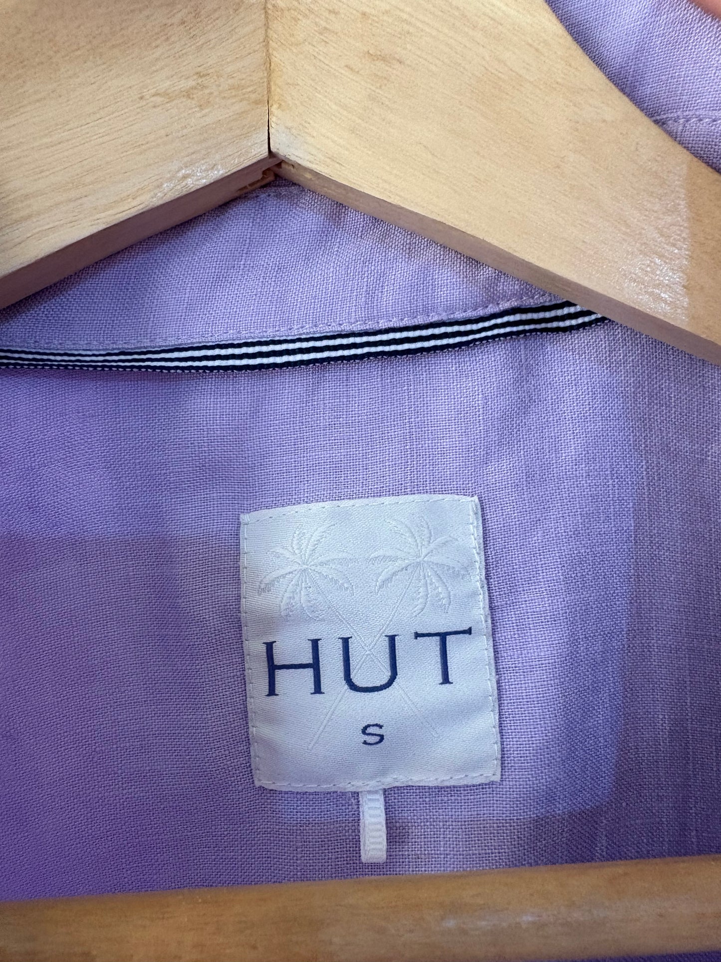HUT (S)