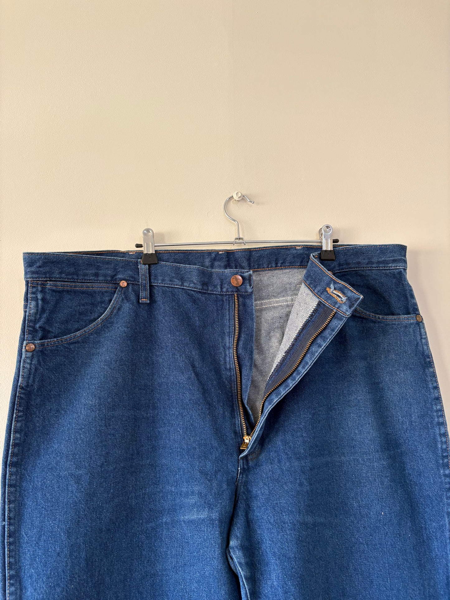WRANGLER (42x32)