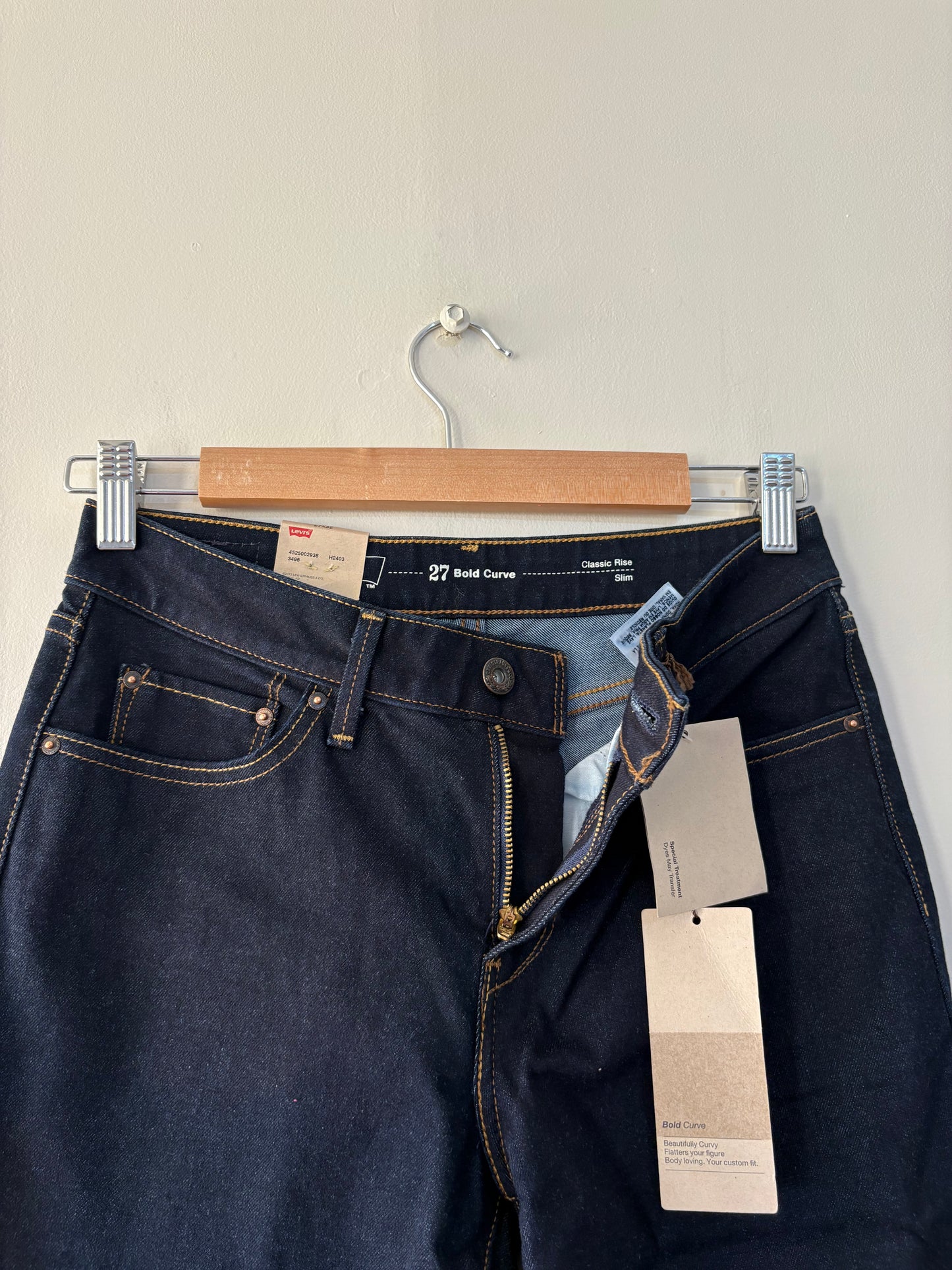 LEVIS (27x32)