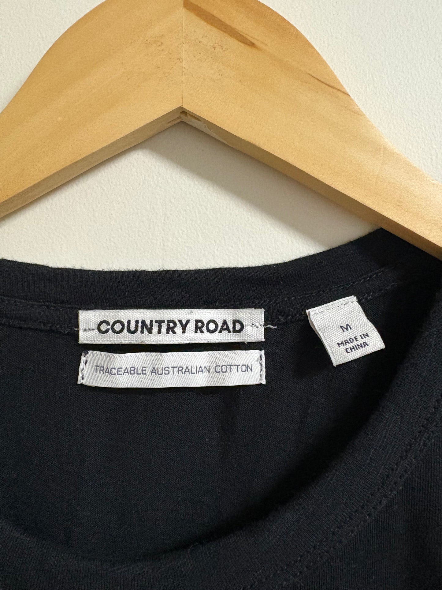 COUNTRY ROAD (M)