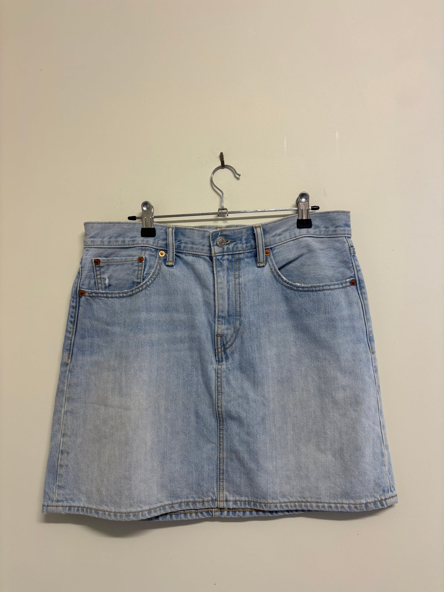 LEVIS (30)