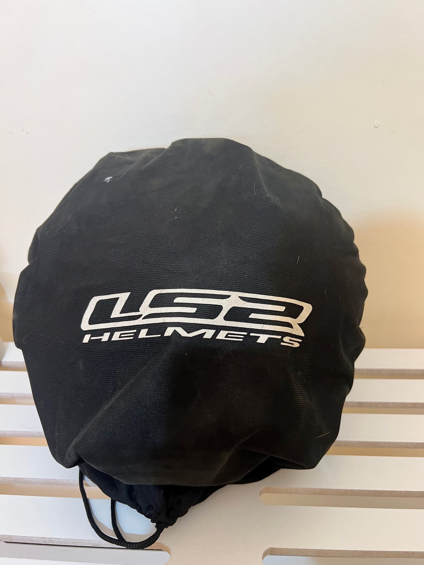 LS2 MOTORBIKE HELMET (S)