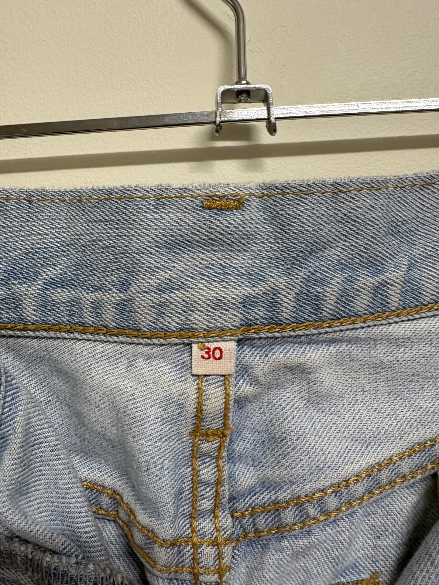 LEVIS (30)