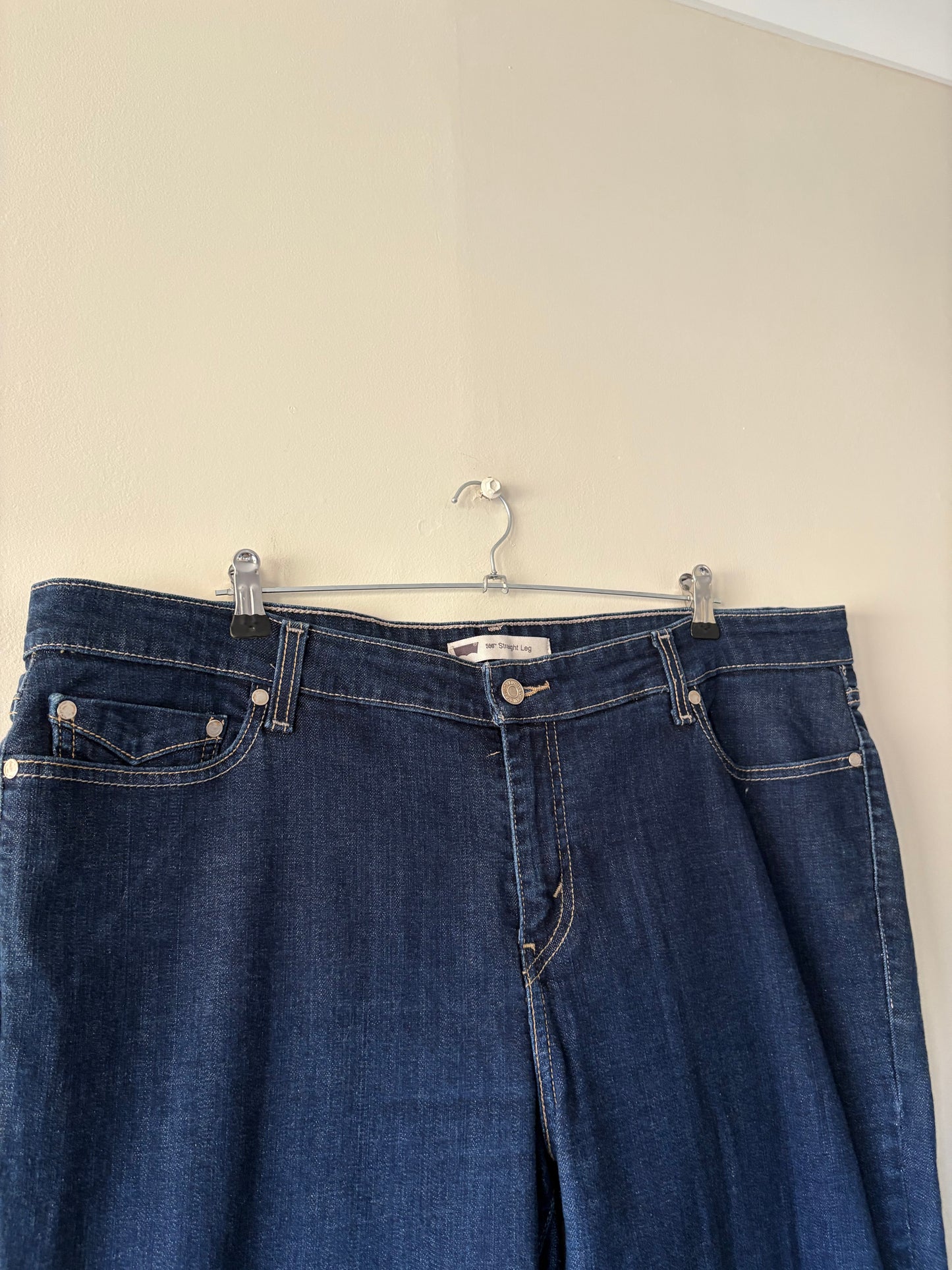 LEVIS (35x32)