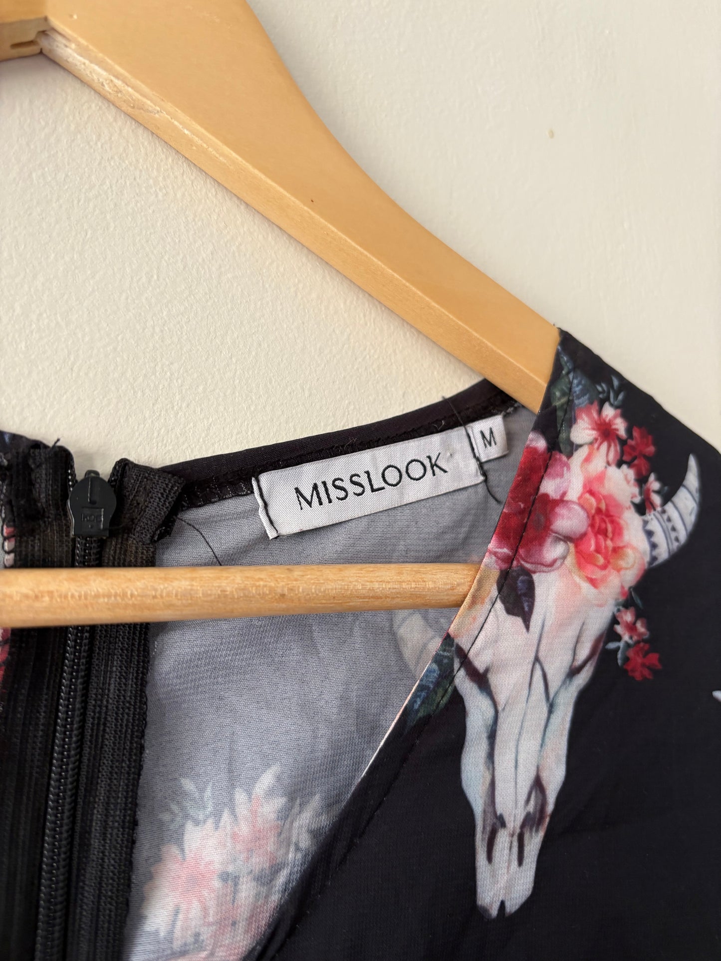 MISS LOOK (M)