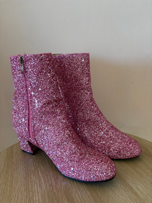 BOOTS (41)