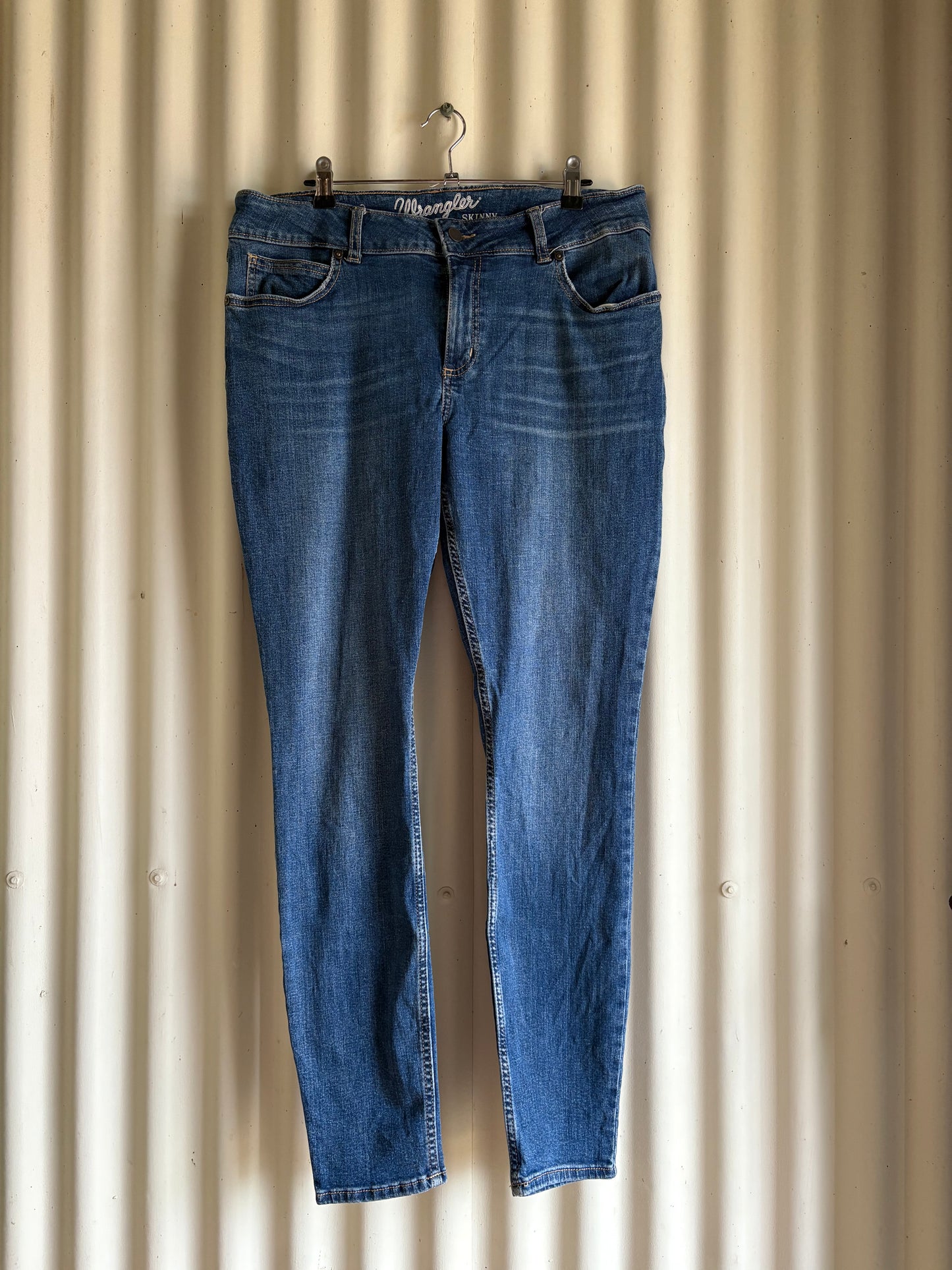 WRANGLER (11x30)