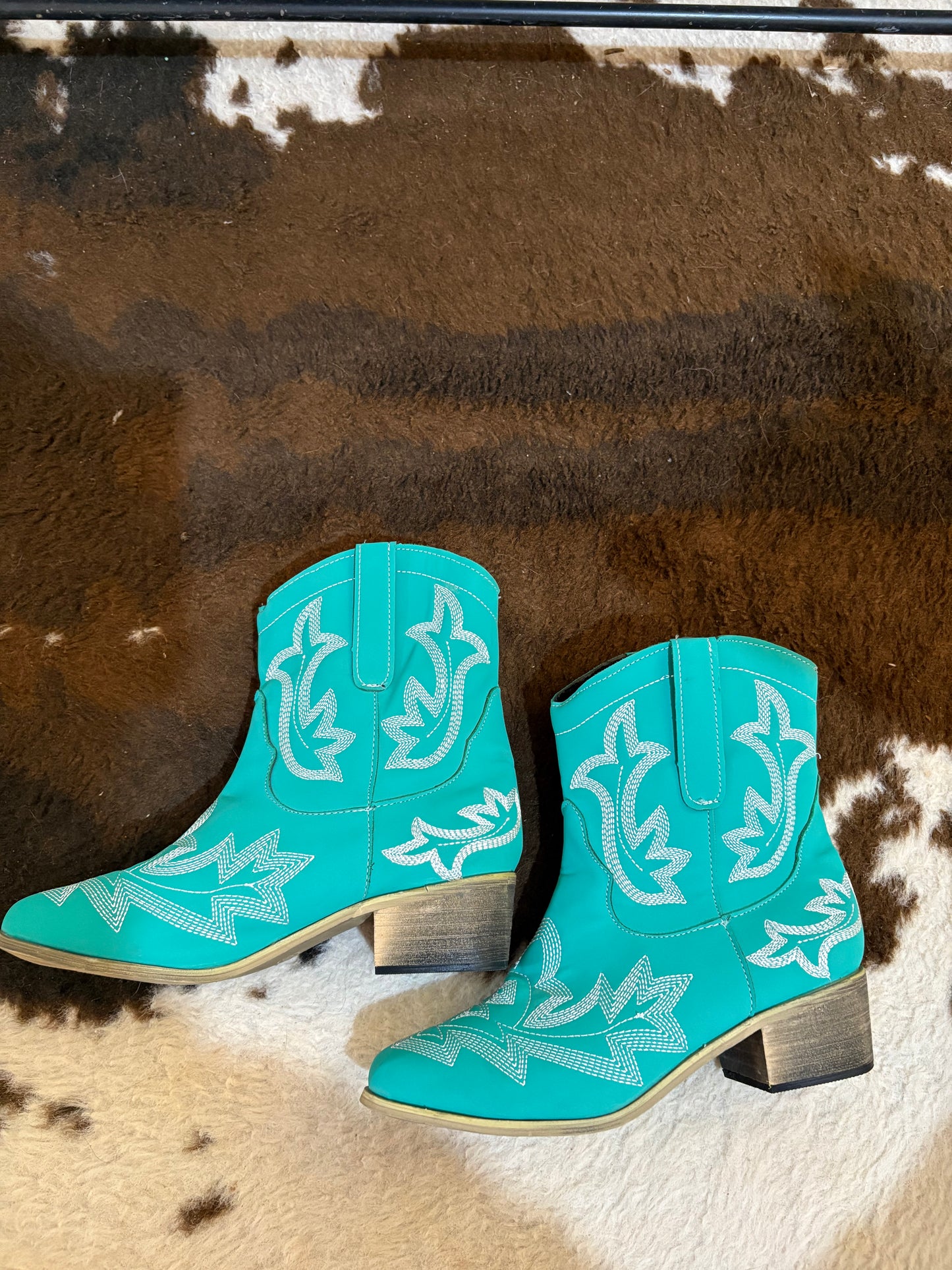 BOOTS (38)