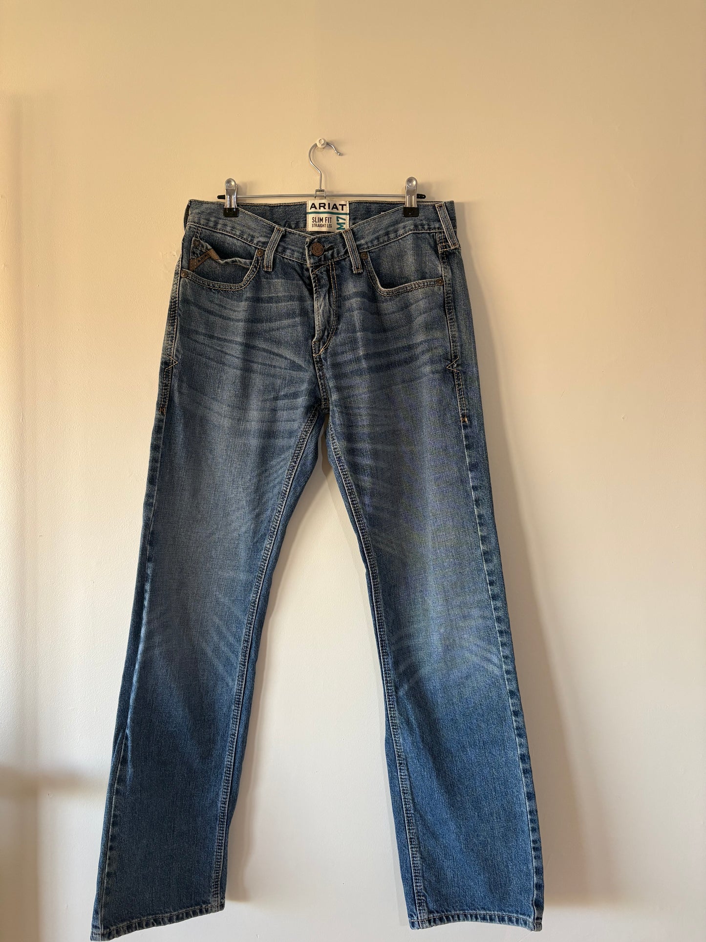 ARIAT (32x34)