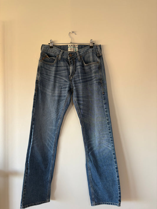 ARIAT (32x34)