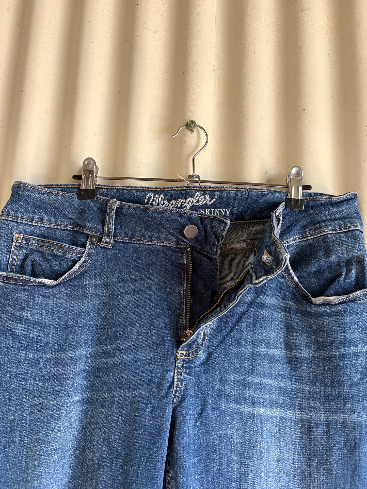WRANGLER (11x30)