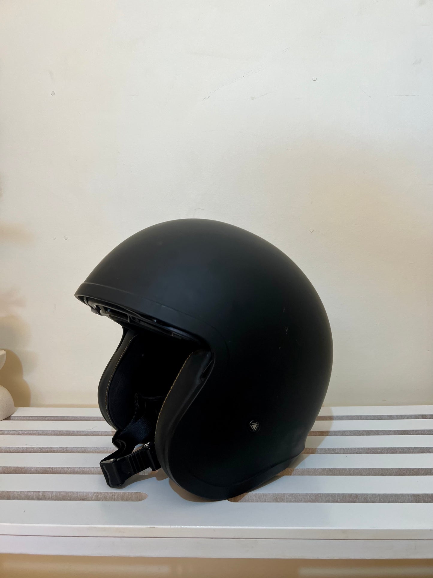 LS2 MOTORBIKE HELMET (S)